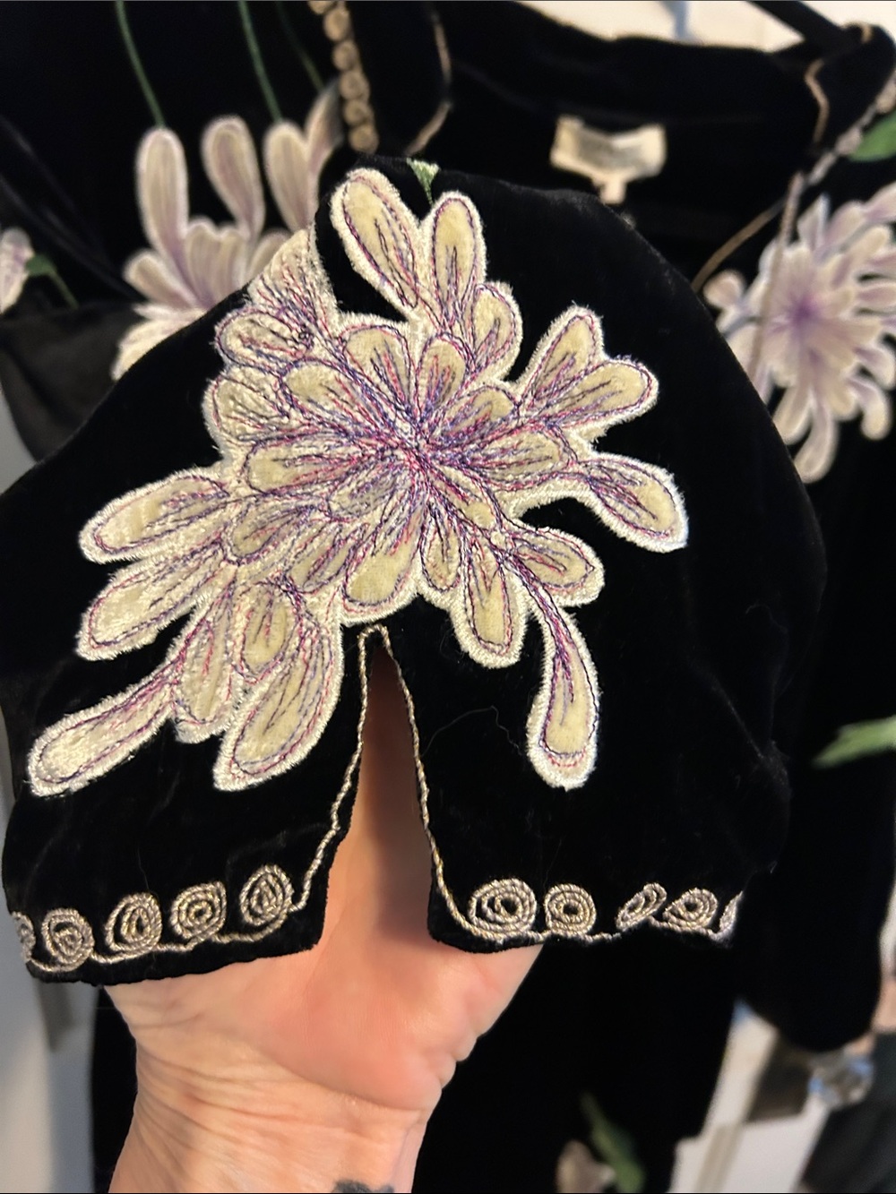 🌼CU Purple Haze embroidered Velvet Tunic L - Picture 10 of 12